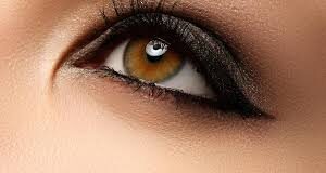 Göz Makyajı Teknikleri: Adım Adım Rehber